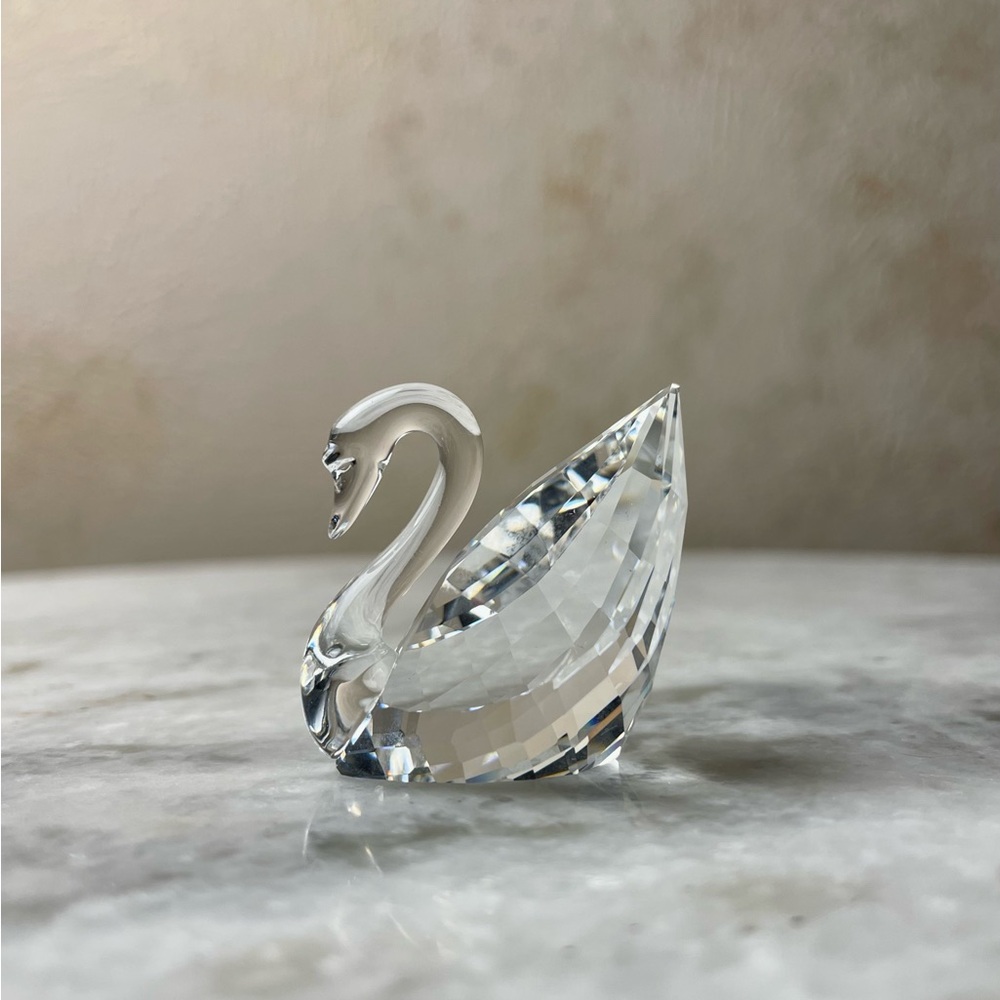 NIB Swarovski SCS Membership Swan